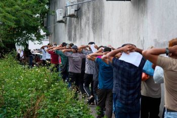 মালয়েশিয়ায় গত দেড় বছরে আটক ১ লাখ ৫৯ হাজার অবৈধ অভিবাসী