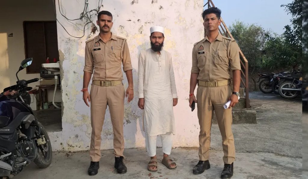 ভারতে উচ্চস্বরে আজান দেওয়ায় মসজিদের মাইক জব্দ, মুয়াজ্জিন গ্রেপ্তার
