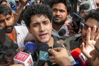 দিল্লি পুলিশকে ২৪ ঘণ্টার আলটিমেটাম ককরোচ পার্টির