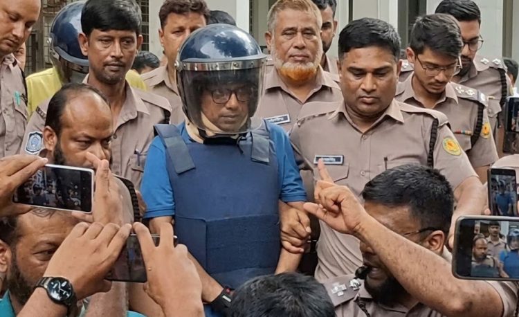 লিফট চালু থাকার পরও ছয়তলা সিঁড়ি দিয়ে ওঠানো হলো পলককে