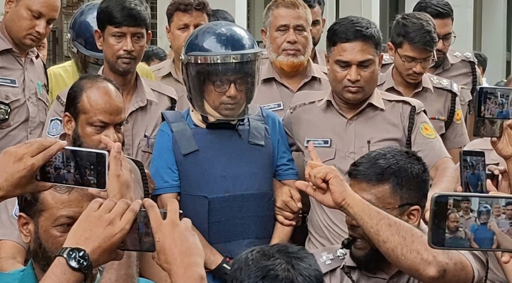 লিফট চালু থাকার পরও ছয়তলা সিঁড়ি দিয়ে ওঠানো হলো পলককে