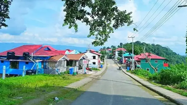 পাহাড়ে সংঘর্ষ-গোলাগুলি, সেনা-পুলিশ পাহারায় সাজেক ছাড়লেন ৩ হাজার পর্যটক